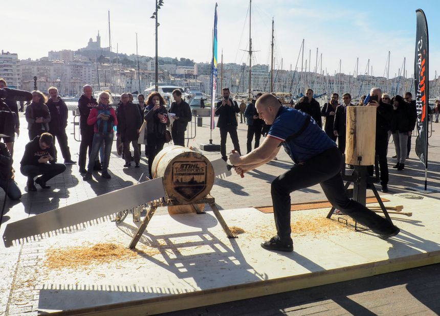 Une compétition de bûcherons avait lieu à Marseille