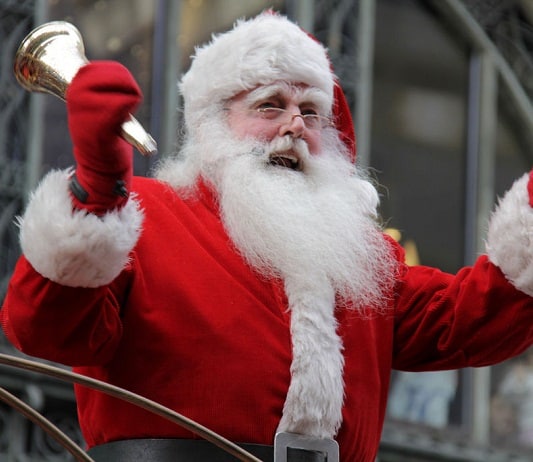 Un mystérieux Père Noël offre de vrais billets d’argent aux habitants de Birmingham