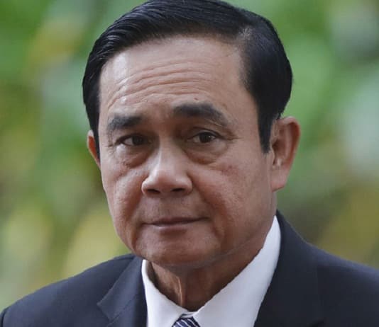 Une réplique en carton remplace le Premier ministre thaïlandais