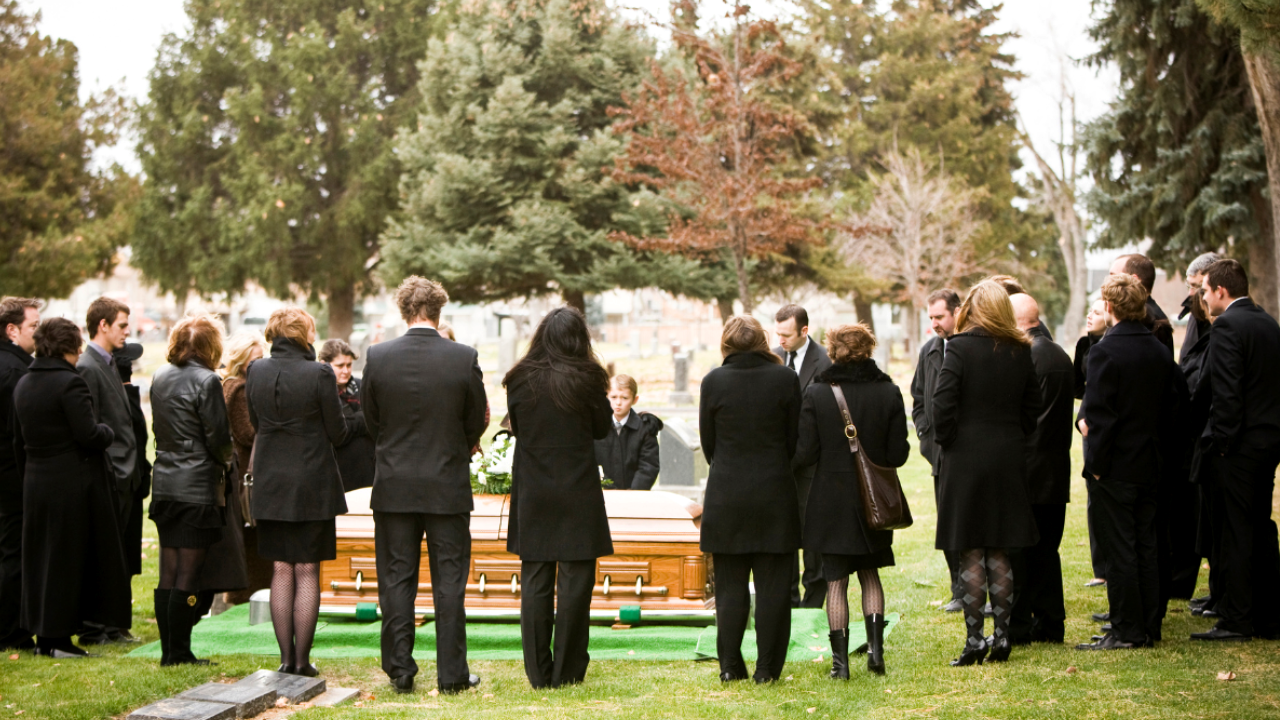 Les six mots que vous ne devriez jamais dire à un enterrement
