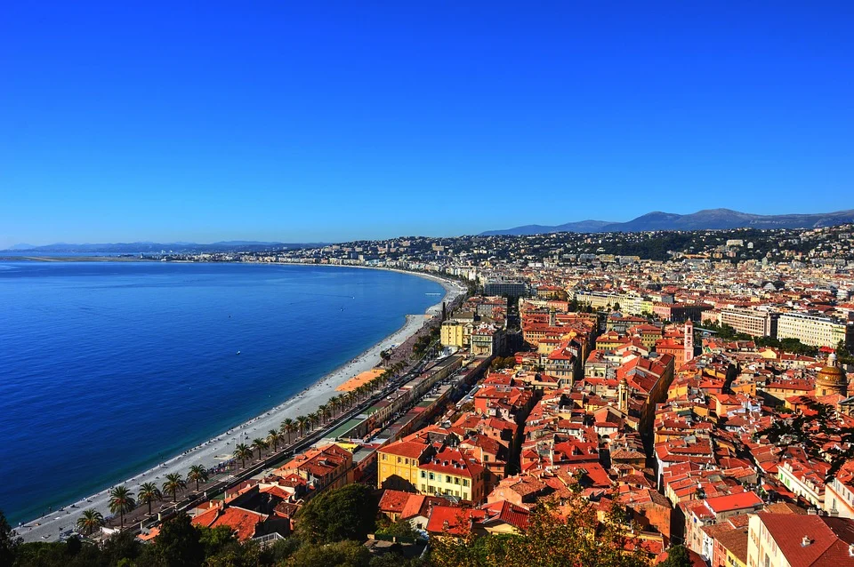 La Promenade des Anglais vous attend.